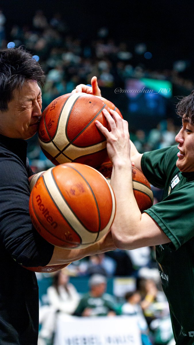 𝐌𝐨𝐦𝐨 tweet media