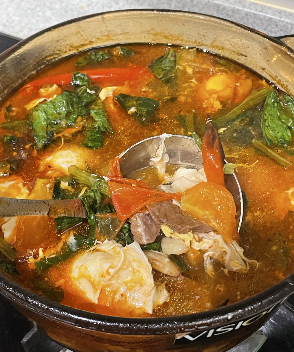 Balik kerja terus buat mee kuah kat bb. Tapi mee habis. Sambil masak order lah kat pandamart, tunggu lama, then rider cakap ada rider lain terambil. Terpaksa lah order baru. Sampai sekarang tak sampai lagi mee kuning.

I &amp; kuah ni saling berpandangan je la dari jam 8 lebih tadi.