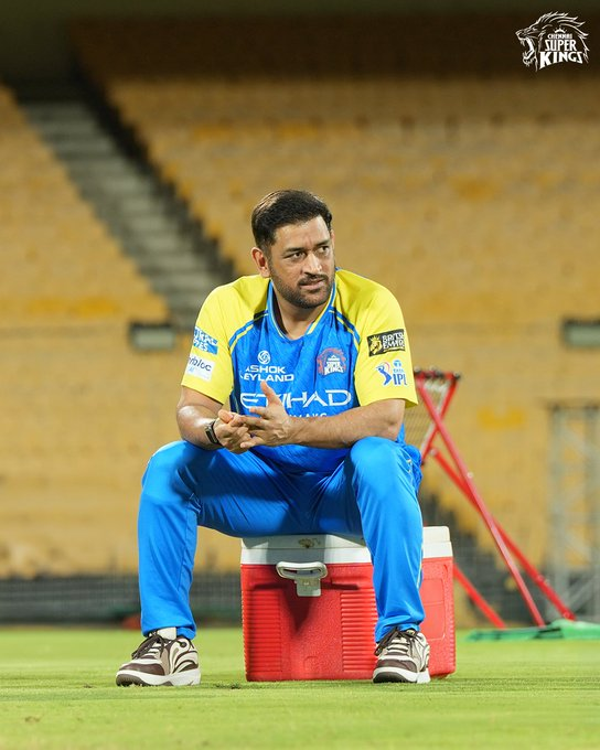 atharvatax's tweet photo. Waiting for him #CSK https://t.co/RvQbyTuySF
