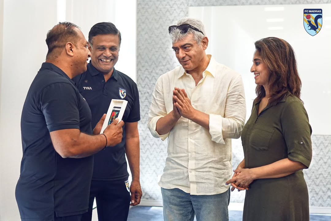 TFC_mass's tweet image. THALA #AjithKumar &amp;amp; #ShaliniAjithKumar at @fcmadras yesterday 🔥

AK – Jersey No. 1 💥
Shalini mam – Jersey No. 20 💥

#AjithKumarRacing #AK64