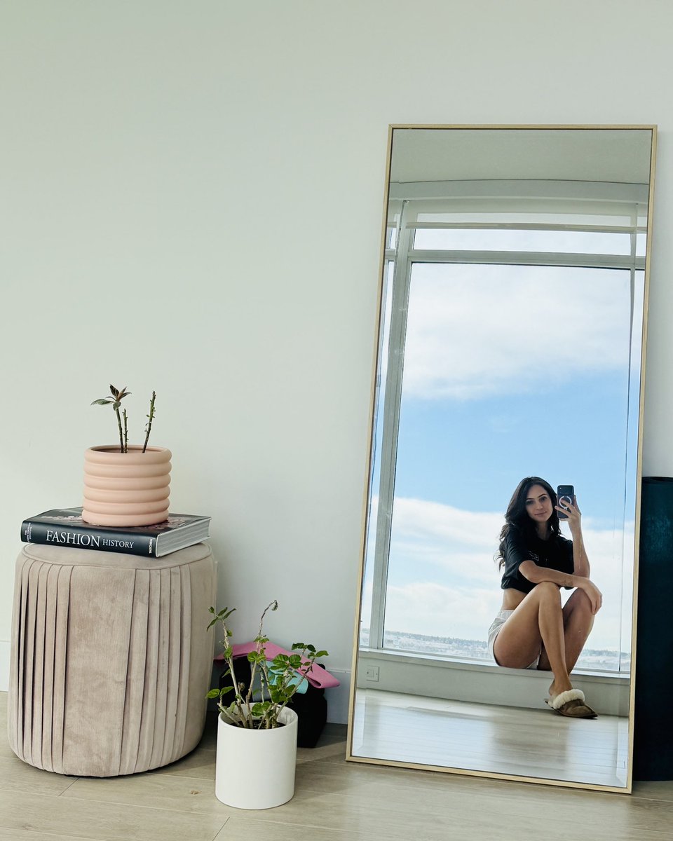 Monica | J tweet media