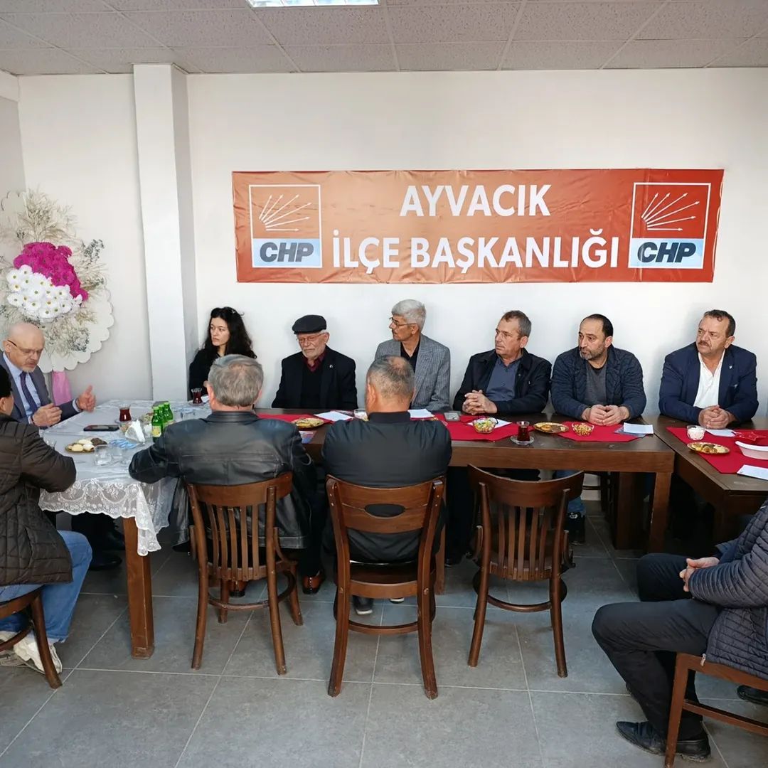 chpsamsunorgtr's tweet photo. Ayvacık’ta örgütümüzle buluştuk, emeklinin sesi olduk.
Cumhuriyet Halk Partisi Samsun İl Başkanlığı olarak Ayvacık İlçe Başkanlığımızı ziyaret ederek ilçe yöneticilerimiz ve üyelerimizle bir araya geldik. Genel Merkezimizin hazırladığı emekliler broşürü üzerine değerlendirmelerde bulunduk, vatandaşlarımızın yaşadığı ekonomik sorunları ve çözüm önerilerimizi paylaştık.
Emeklinin hakkını, alın terini savunmaya devam edeceğiz.
#CHP #Samsun #Ayvacık #Emekli #Adalet Dayanışma