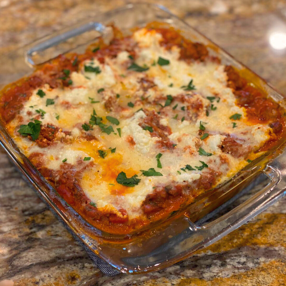 FriendThatCooks's tweet photo. What’s for dinner? Gluten-free beef lasagna that’s hearty, comforting, and packed with flavor 🍽️✨ Our chefs make sure dietary needs never mean boring meals #whatsfordinner #glutenfreemeals #personalchef #mealprepservice #comfortfood #friendthatcooks https://t.co/m4wSMCGaEO
