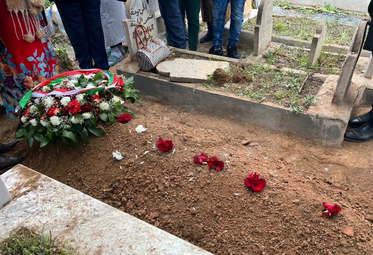 🔵🔵 La tombe de l’ancien Président de la République, le moudjahid défunt Liamine Zéroual.