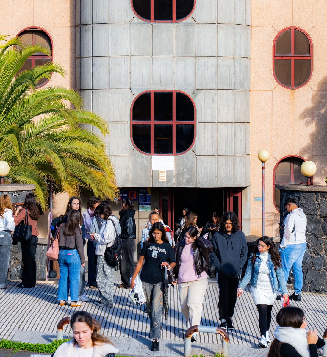 ULL's tweet photo. El próximo 10 de abril, el Campus de Guajara acoge #ExploraULL, una jornada de orientación universitaria dirigida a alumnado de 4º de la ESO 🎓

Durante la mañana, podrán recorrer distintos stands, participar en talleres y conocer de cerca los servicios y oportunidades que ofrece la Universidad de La Laguna 🚀

Más de 2.000 estudiantes de 28 centros de la Isla ya están inscritos para vivir esta experiencia ✨

¡Les esperamos! 😊

Más info 👉 https://t.co/h6JgwcyCA1