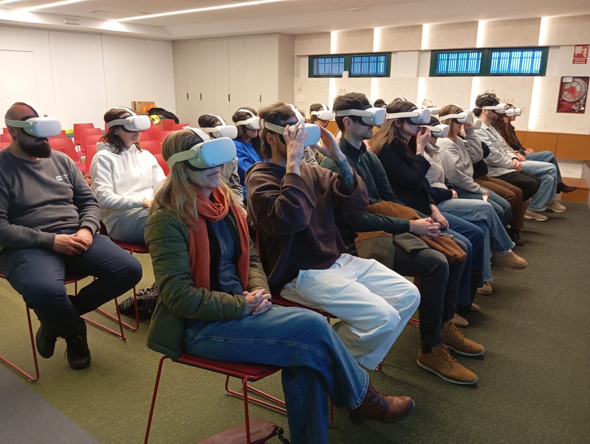 SogamaXunta's tweet photo. 👚♻️ O alumnado do CESIS (Cátedra Inditex) visitou #Sogama para coñecer a futura planta de clasificación #téxtil.
Será a primeira pública de España e reforzará a aposta de Galicia pola #ModaCircular e a #descarbonización.
👉 https://t.co/wF1pydMEQz
#EconomíaCircular https://t.co/tm88NuS467