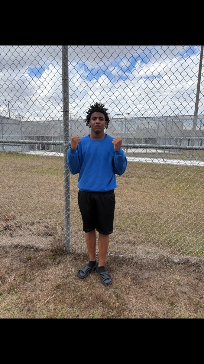 Sneakylildudee👻👻👻 tweet media