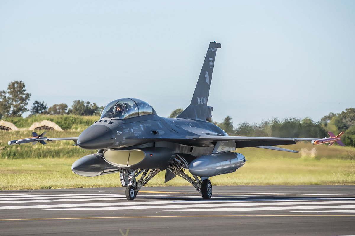 Ministerio de Defensa tweet media