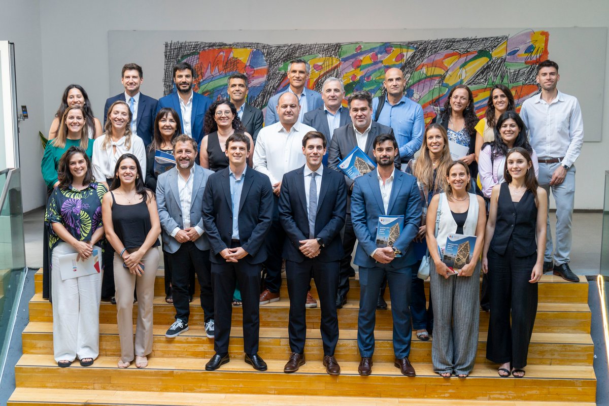 MinEconomiaCba's tweet photo. Córdoba fortalece su proyección internacional con el Plan de Acción Internacional (#PAIC).
Una estrategia para transformar la vinculación con el mundo en más desarrollo productivo, inversión y empleo en toda la provincia. 🌎 https://t.co/kOBD0KIvkj