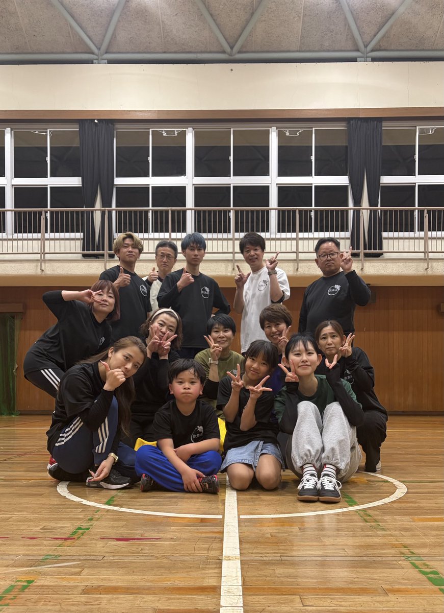gwl877611277339's tweet photo. 🌟【練習日記】3.29🌟
新曲、前半の振り、構成が固まってきました🎶！
あれは違う、これは違うとみんなで意見を出しながら地道にがんばっています💪🏻
「やってみたい」をそれぞれ口に出し、実現できたときの喜びをみんなで味わえることに幸せを感じます、、❤︎

来週からは後半も固めたいと思います！ https://t.co/fK7JxbfPZZ