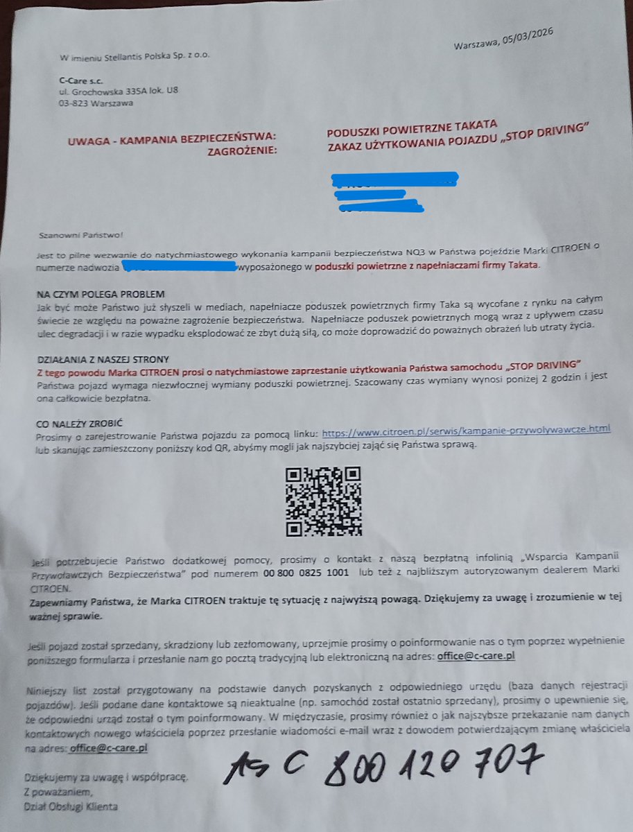 WieslawProstko's tweet photo. Otrzymałem pismo wzywające do "natychmiastowego wykonania kampanii bezpieczeństwa NQ3" w moim C3.
Chodzi o konieczną wymianę poduszek powietrznych. Sprawę potraktowałem poważnie ponieważ w piśmie jest informacja o potencjalnym zagrożeniu mojego życia lub zdrowia w przypadku "odpalenia" poduszki.
A także widniej zaznaczona na czerwono informacja, że "Marka Citroen prosi o natychmiastowe zaprzestanie użytkowanie pojazdu "STOP DRIVING"".

Zadzwoniłem do najbliższego serwisu Citroena - termin naprawy ok. 20 kwietnia.
Zadzwoniłem do nadawcy pisma (Stellantis Polska sp. z o.o.) - mogę uzyskać samochód zastępczy jedynie w dniu naprawy.
Zadzwoniłem do Citroen Polska - początkowo potwierdzili powyższe, potem zasugerowali odholowanie samochodu do serwisu i skorzystanie z samochodu zastępczego.
Zadzwoniłem ponownie do serwisu - koszt samochodu zastępczego - 100,- PLN za dobę.
Wysłałem pismo do Citroen Polska z żądaniem pokrycia kosztu samochodu zastępczego i żądaniem zabezpieczenia korzystania z mojego prawa własności.

Jak obstawiacie? Jaka będzie odpowiedź? Dam Wam znać.

Cc: @Citroen  @Citroen_Polska @KanalZeroNews @K_Stanowski @SlawomirMentzen @lkwarzecha @KONFEDERACJA_ @krzysztofbosak @annabrylka