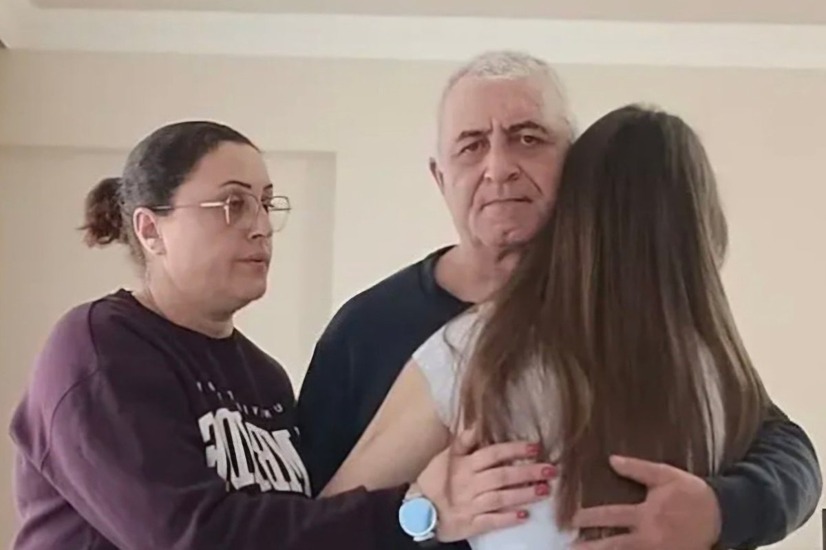 eyuboglualice's tweet image. Görele Belediye Başkanı CHP'li #HasbiDede tarafından cinsel tacize uğradığını iddia eden 16 yaşındaki E. T. Torun, Görele Sahil Yolu'nda bir otomobilimin çarpması yüzünden ağır yaralı olarak hastaneye kaldırılmıştı. 
Giresun Eğitim ve Araştırma Hastanesi’nde iki gündür yoğun