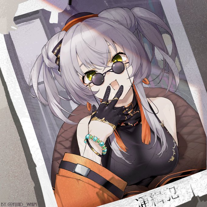 新衣装がね…路地裏の胡散臭い商人ぽいなって思って…なら黒丸メガネかなって…  #飲んでるか敷嶋ァ #てとらレコード 