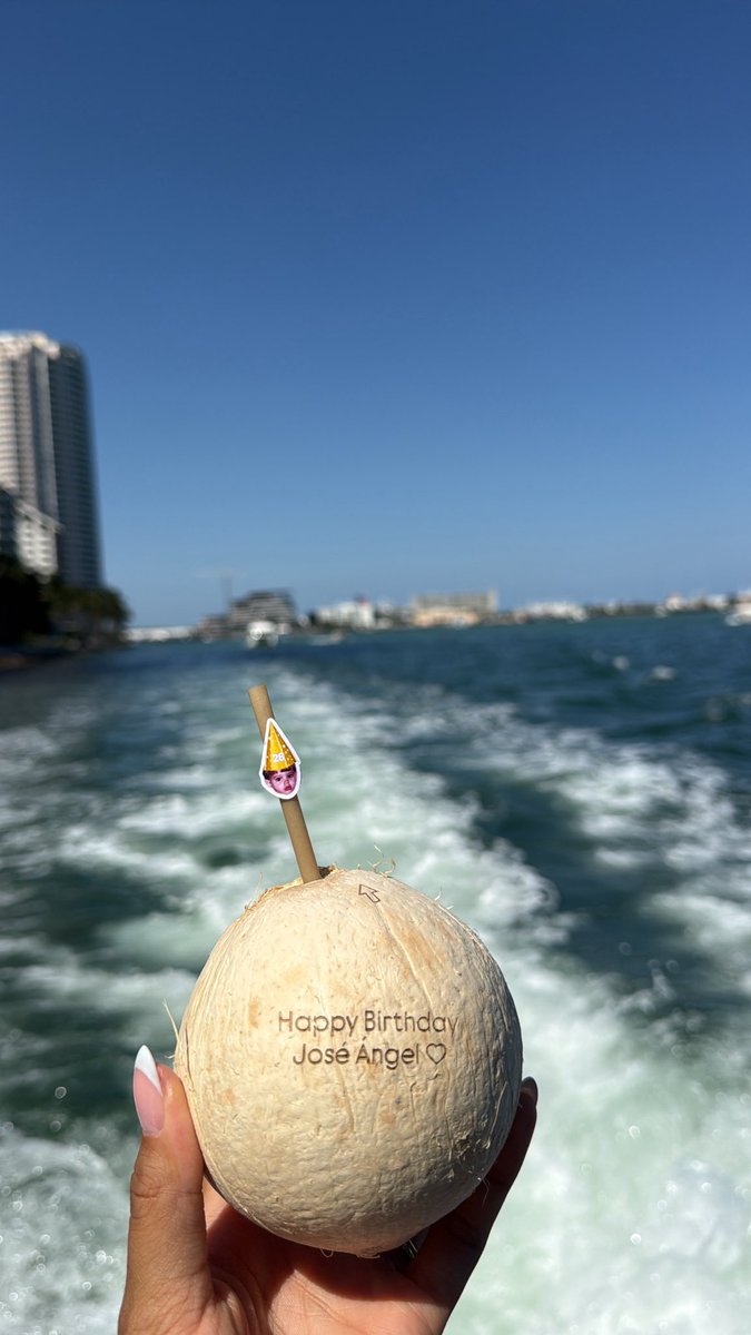 yarimarcano_'s tweet photo. Amor, risas y mar☀️🌊🛥️🥥🍣 https://t.co/FQ33eEaKF6
