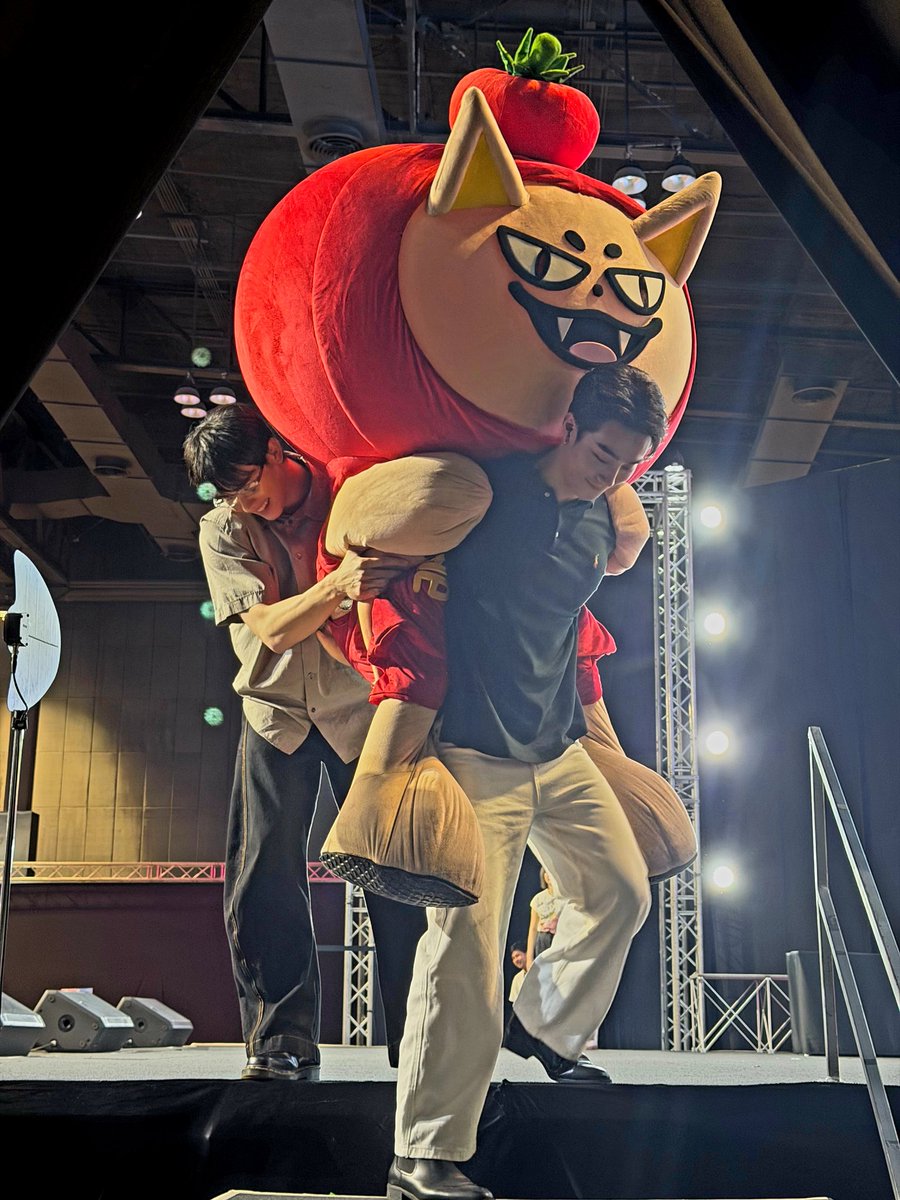 Just want everyone to see how adorable my kid and his papa look here. 🥺🤎