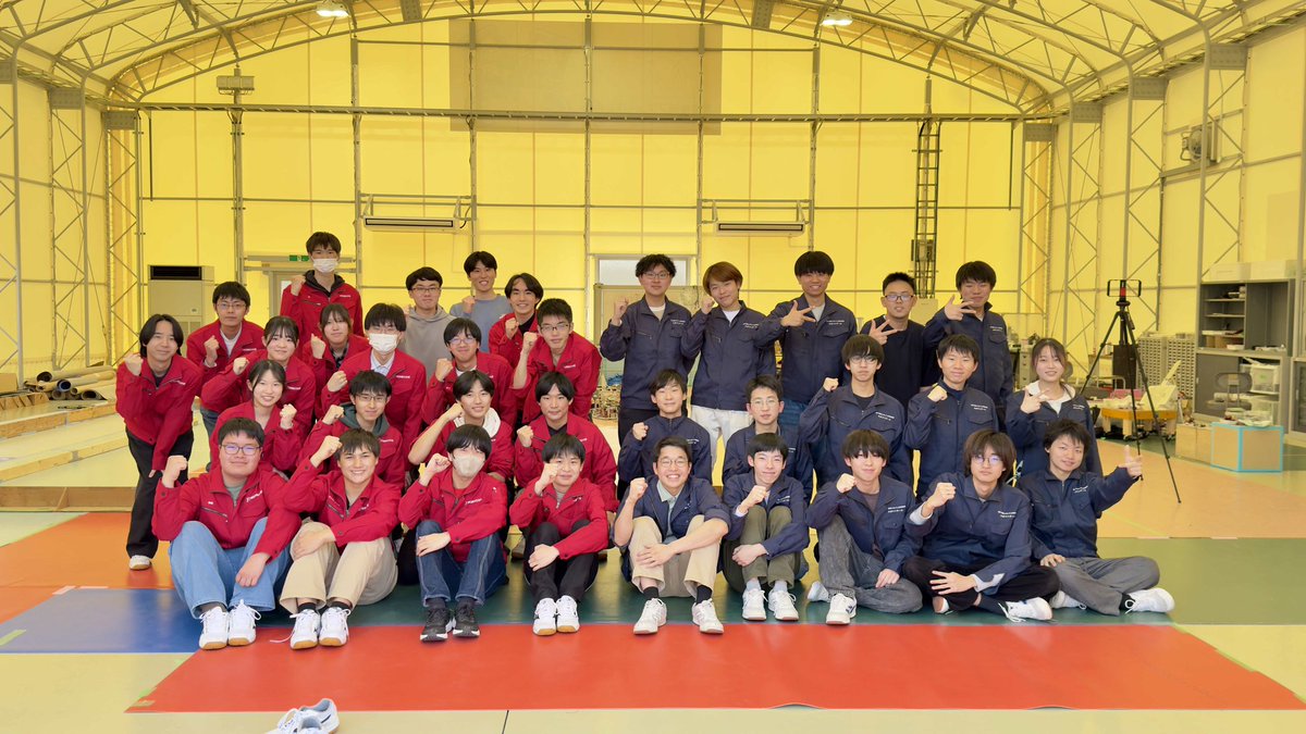 Akosen_R_C's tweet photo. 先日、神戸高専ロボット工学研究会[@KCCT_RoboKEN]さんと交流会を行いました。
技術交流と併せて春ロボのルールで対戦も行いました。
貴重な時間をありがとうございました。 https://t.co/QWHyfLvNOR