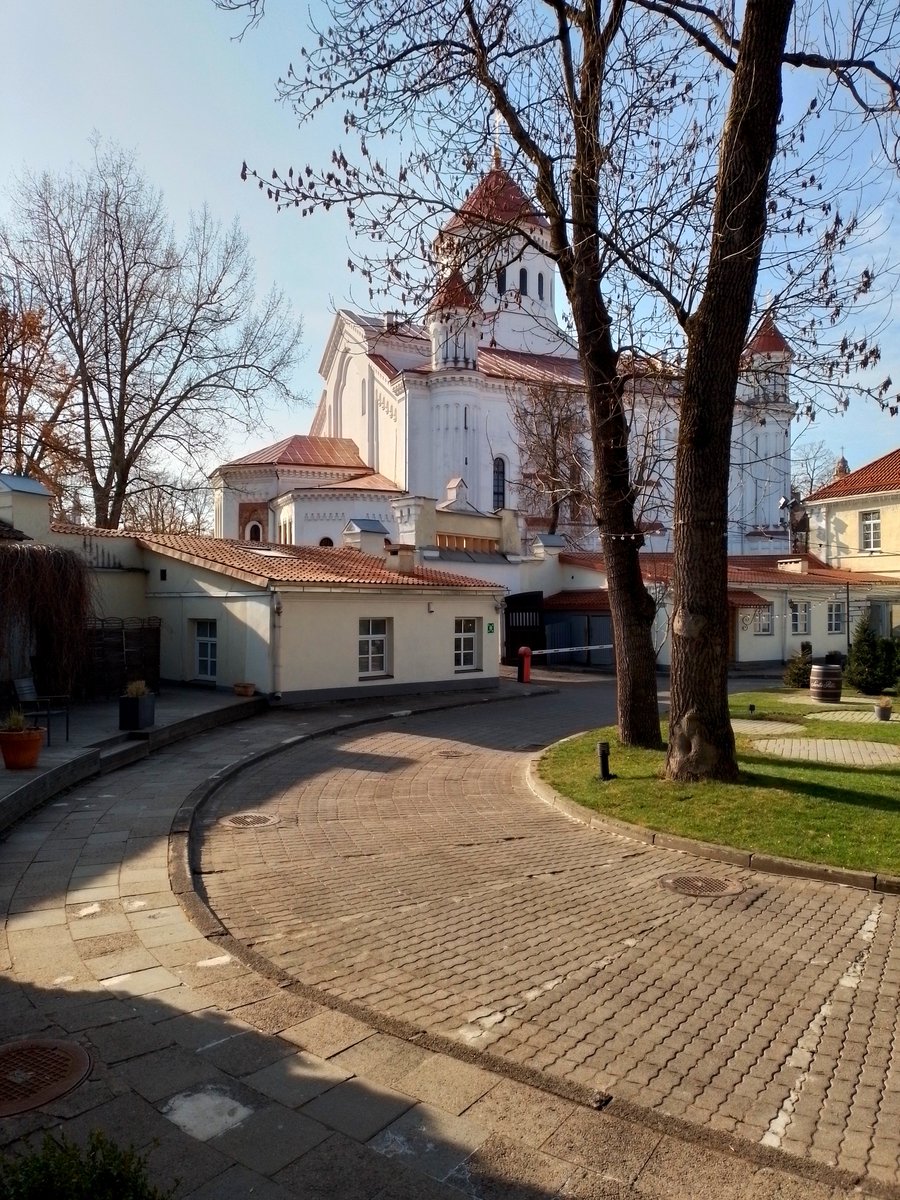 LucasHartong's tweet image. Stap je het hotel uit, zie je dit. #Vilnius