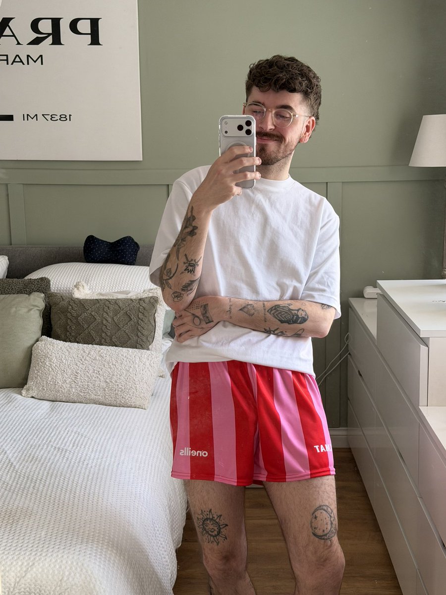 cavanprior's tweet photo. obsessed with the O’neils x CMAT collab😭😭😭 https://t.co/ezZPBijJon