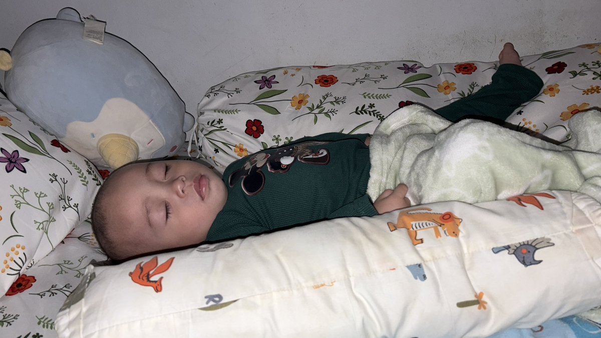 sl33pyboba's tweet photo. Lg tidur nyenyak tbtb nangis kejer entah knp dan susah ditenangin .. skrg dah tidur bs istirahat jg mamaknya besok masih selasa 🫩 https://t.co/tEJh7OeDOA