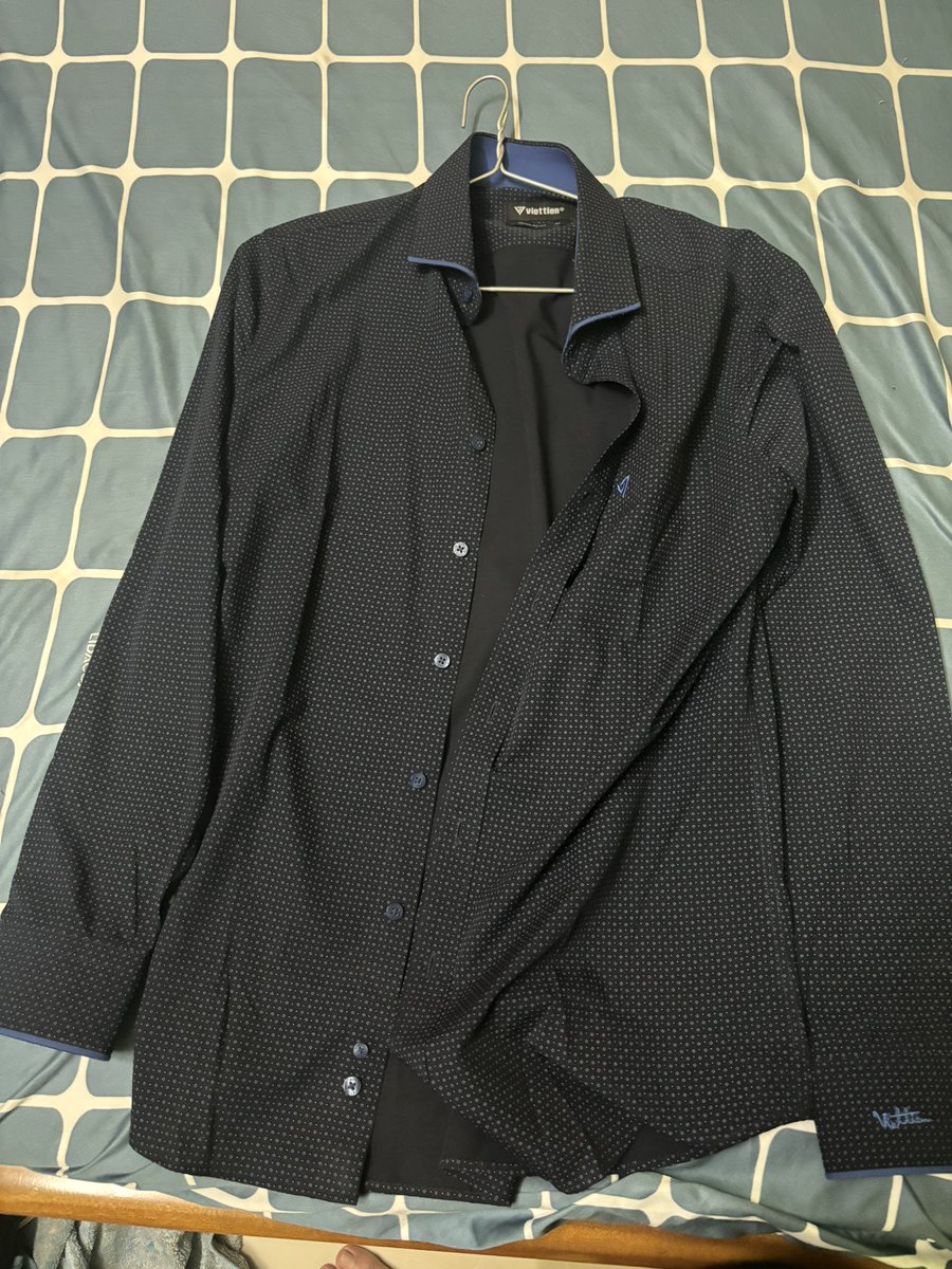 Somicavat's tweet photo. Bán ít mẫu sơ mi mới 99% đồ ít mặc mua về vì sở thích  IB báo giá ạ https://t.co/PTsWU3bTeC