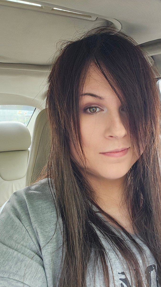 MsLegallyOtaku tweet media