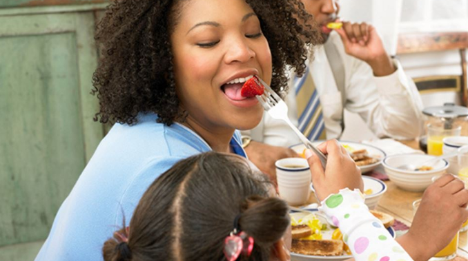 DMPS_Dining's tweet image. Low on time or energy for breakfast? Power up with these tips for a quick and nutritious breakfast and get ready to conquer your day like a champ: sm.eatright.org/PowerUp #eatright #NationalNutritionMonth