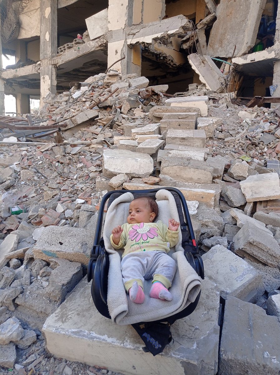 Diana._.Hamad tweet media