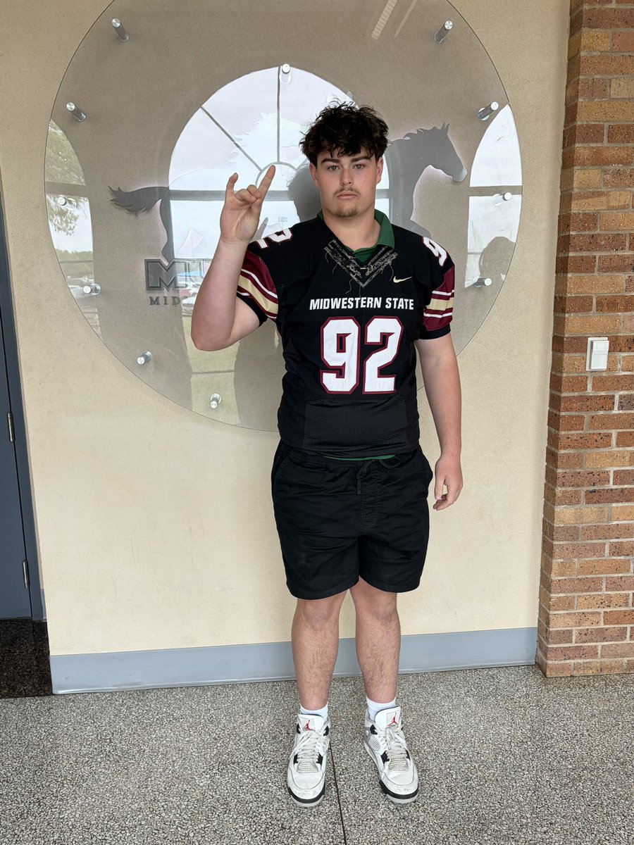 Lucasbratton92's tweet photo. “Thank you @MSUFootball for having me! Great visit 🙏” https://t.co/EwRZ7EF9a0