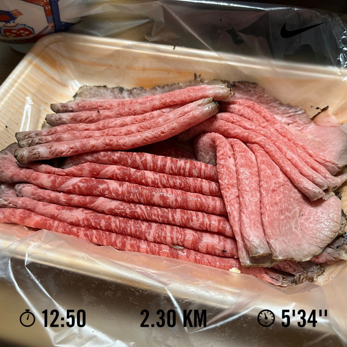 ryusay41's tweet photo. 3月12走目ラン！
ギリギリ目標達成！
妻様が職場の異動祝いでローストビーフを貰ってきたみたいで🍖
まだ月曜日ですが、ワインでしっかりキメさせていただきました🍷😇
#幡ヶ谷再生大学陸上部
#幡ヶ谷再生大学陸上部京都 https://t.co/VryGDNPPu6