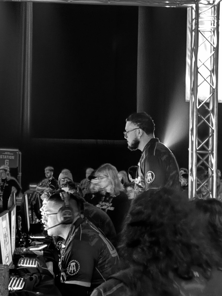 TheSlavPixel tweet media