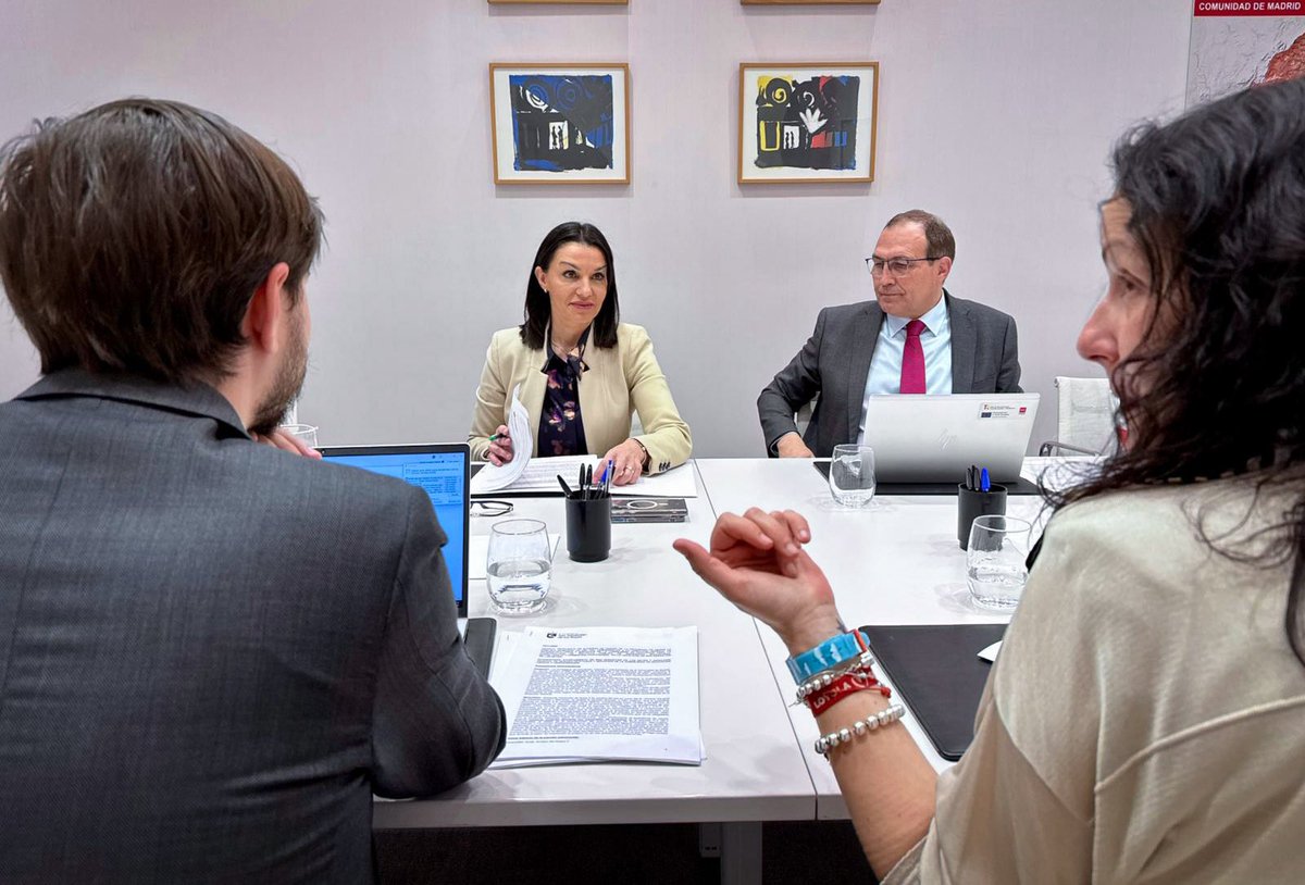Gracias a la Consejera de Educación <a href="/MMZarzalejo/">Mercedes Zarzalejo</a> por recibir hoy a San Sebastián de los Reyes.

De su mano trabajamos para que el nuevo campus de la Politécnica y el nuevo instituto en Tempranales sean dos realidades cuanto antes.