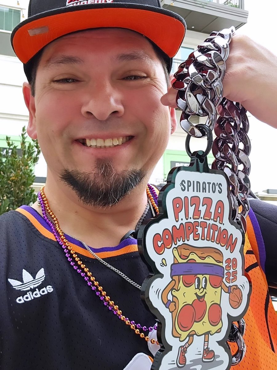 Big_Red_Rage's tweet image. I had the honor of meeting "The Dunkmaster" @cedceballos! A great moment of my life!  Helped me advance a few rounds in the @Suns P.I.Z.Z.A. Tournament at @SpinatosPizza before the cancer got worse!  #PhoenixSuns #oldschool #basketballplayer #basketballneverstops #lovebasketball