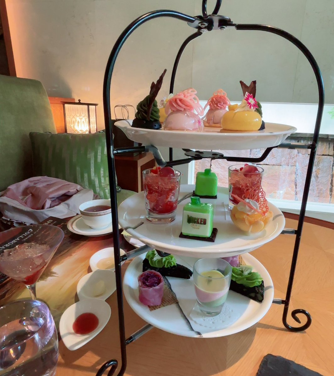 aoi323's tweet image. ちまちゃんと@NATSUNO_CHIMAKI 
#WICKED
アフタヌーンティー🫖
最高なロケーションのお席に案内され、一つ一つがもはや芸術作品の域で30分くらい撮影会📸
可愛い過ぎてなかなか食べられなかった😂
香りの良い色んな種類の紅茶をいただけるのも良かった☕️
#グランドプリンスホテル新高輪
Lounge momiji