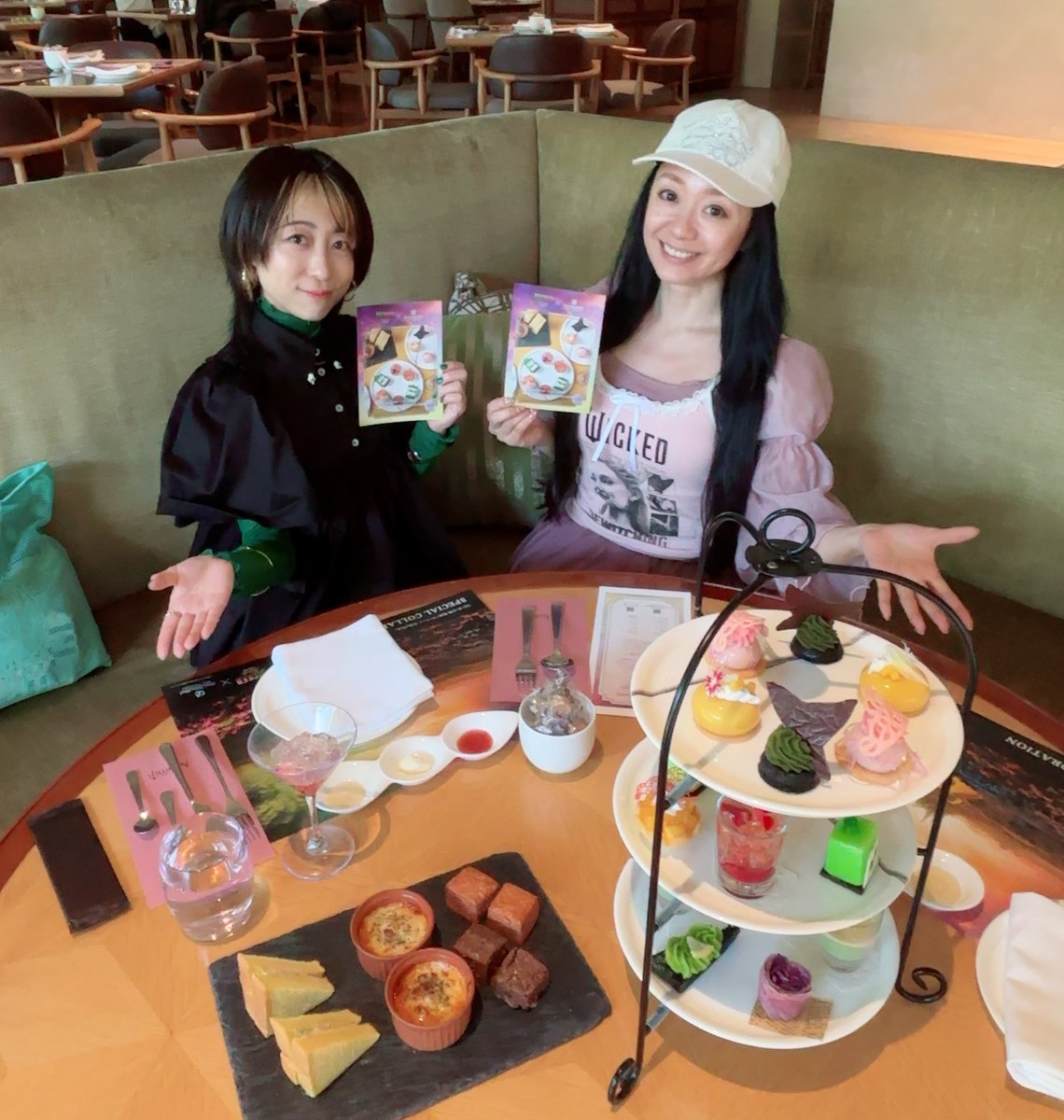 aoi323's tweet image. ちまちゃんと@NATSUNO_CHIMAKI 
#WICKED
アフタヌーンティー🫖
最高なロケーションのお席に案内され、一つ一つがもはや芸術作品の域で30分くらい撮影会📸
可愛い過ぎてなかなか食べられなかった😂
香りの良い色んな種類の紅茶をいただけるのも良かった☕️
#グランドプリンスホテル新高輪
Lounge momiji