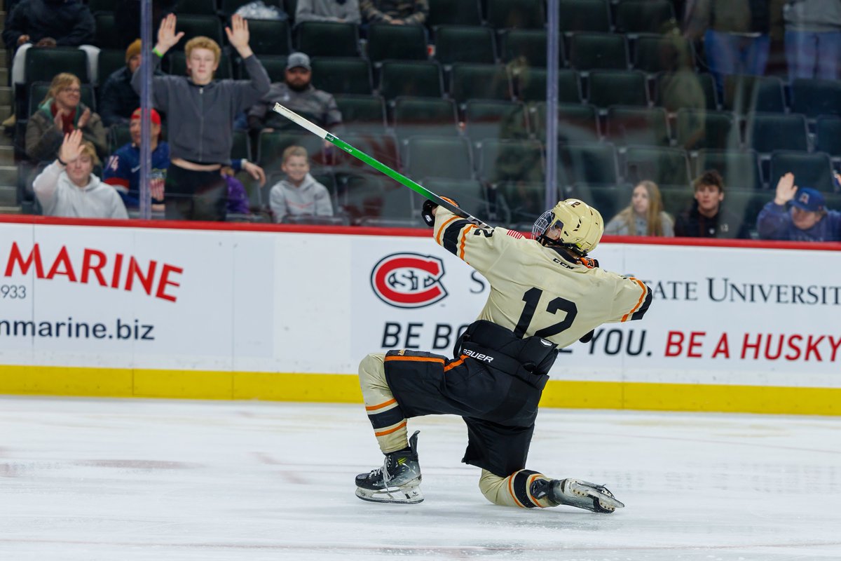 Kovar_HJsports's tweet photo. Delano’s Halonen secures All-Area Boys Hockey Player of The Year #DHJSports
https://t.co/5vhYBrUdZO https://t.co/Xi88mibDj5