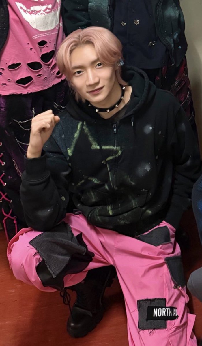 ꒰՞⸝⸝ᴗ ·̫ ⊂՞꒱ tweet media