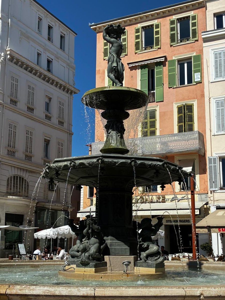 Julian R. tweet media