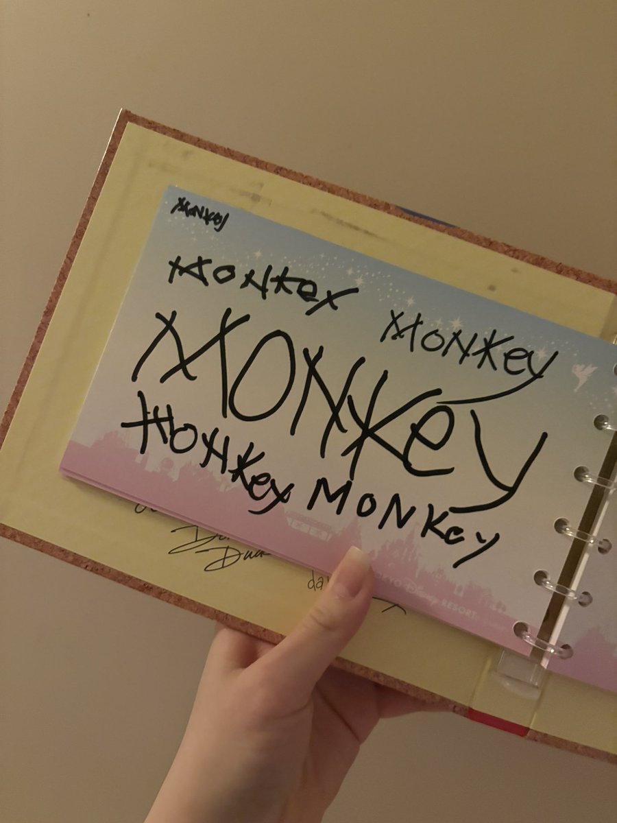 あの、徐々に埋めていこうと思ったんですけど、昨日で全部埋まりました。このうちの一つは何故か素敵なジミニーオタの方のモンキーサインです。なんで？？？？