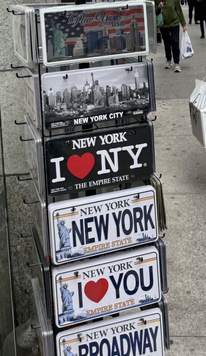 _bybenigna's tweet photo. playful tourist https://t.co/YzfpaAOb3W