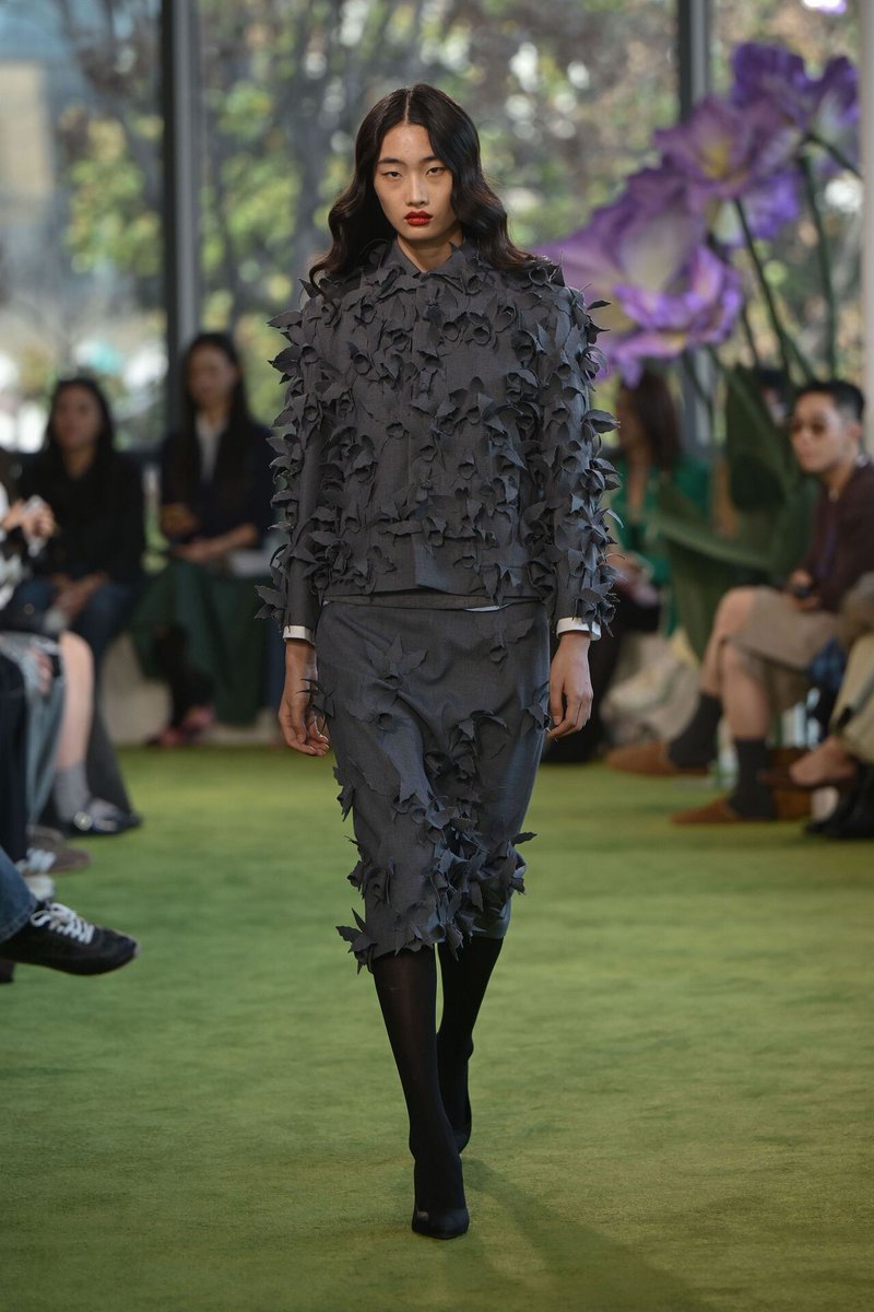 kendam_com's tweet photo. AO Yes Fall Winter 2026-2027 collection fashion show presented at Shanghai Fashion Week FW26 (March 28, 2026) https://t.co/GYjtxlkqh3
#AOYes #FW26 #AW26 #Runway #Shanghai #FashionWeek #Kendam https://t.co/yZJW6aA1ct