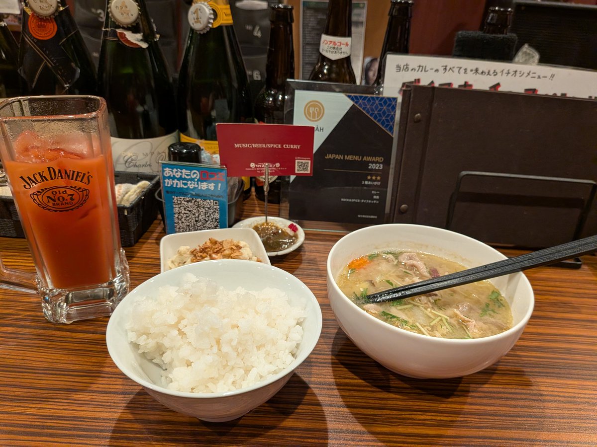 神戸ダイスキッチンELWOOD NIGHTでした🌛
今宵は『JUN＆Zの乾杯トークソング的NIGHT🌛』でした。
音楽や日常のつれづれなお話をしながら、カバー曲を多数歌いました。
こう言う回もよいなぁと思いました。JUNさん、今月もありがとうございました😊✨️