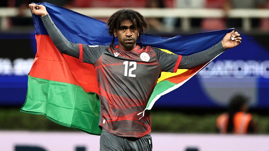 La Nouvelle-Calédonie a été éliminée jeudi de la course au Mondial 2026 avec une défaite 1-0 contre la Jamaïque france24.com/fr/sports/2026…