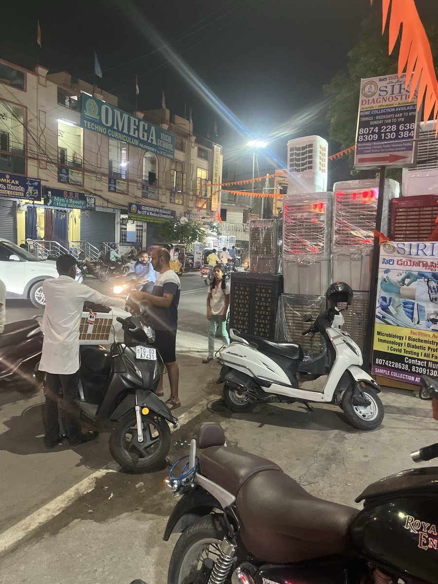 rameshk18nc's tweet photo. @GHMCOnline @DcMusheerabad 
The road got blocked by cooler shop and the walkers and bikers getting issues it prone to accidents in this area please take necessary action immediately to save people
Location: Ramnagar gundu, Sai Krupa apartments opposite to Omega school https://t.co/gGr9taG41h