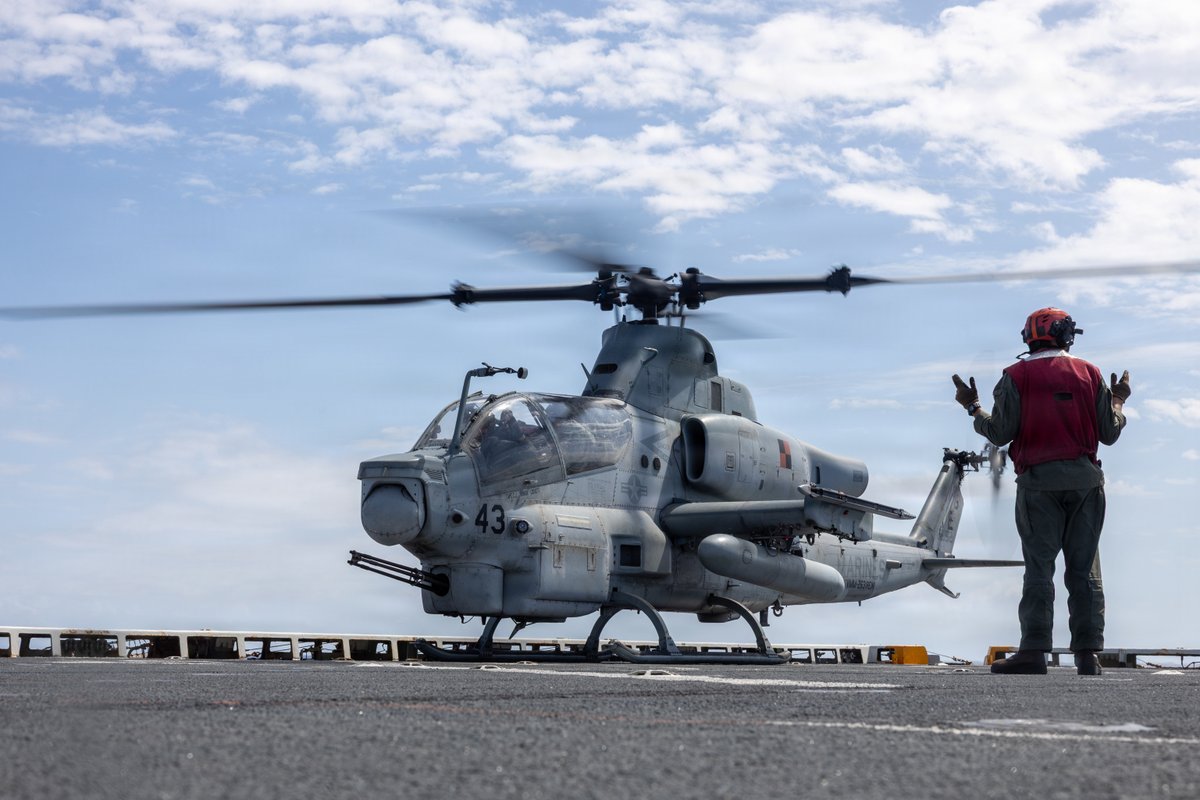 MARFORSOUTH's tweet image. U.S. Marine Corps AH-1Z and UH-1Y aircraft with VMM-263 (Reinforced), @22nd_MEU conduct flight operations aboard USS Fort Lauderdale in the Caribbean Sea, March 23, 2026. #USMC #22ndMEU #Readiness