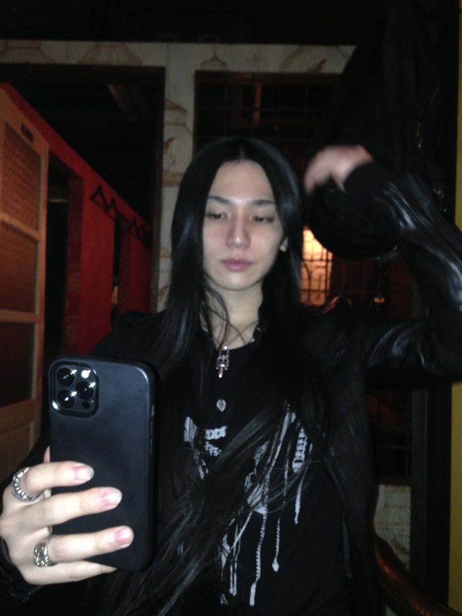 とむら tweet media