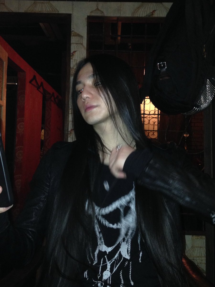 とむら tweet media