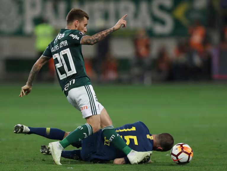 No solamente dejo todo en la cancha, sino que también sentía la camiseta.

Nandez fue uno de los poquísimos jugadores que pasaron en Boca y jugaron como la historia de nuestro club demanda. 

Así que… Yo estoy a favor de su vuelta en Junio.