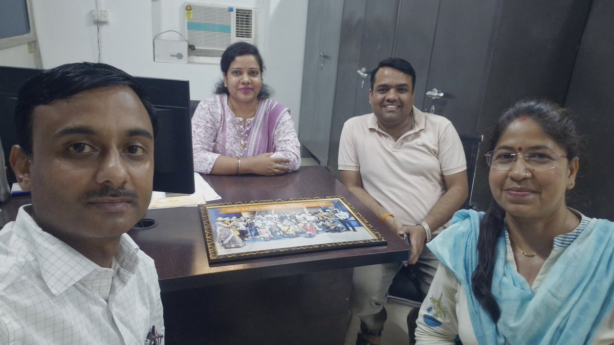 एक्सपोजर विजिट के उपरांत अयोध्या मंडल के AD BASIC श्री कौस्तुभ कुमार सिंह सर्,BSA अयोध्या श्री लालचंद सर् और जिला समन्वय (प्रशिक्षण) श्री आदर्श सिंह सर से मिलकर उनको पूरी विजिट के बारे में विस्तृत आख्या के साथ उनका मार्गदर्शन प्राप्त किया।
<a href="/basicshiksha_up/">Department Of Basic Education Uttar Pradesh</a> 
<a href="/Advt_Arvind/">एडo. अरविन्द प्रताप (बसपा)</a>