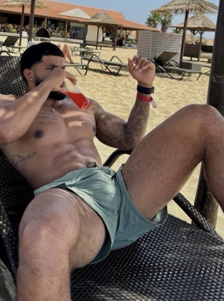 hot dudes tweet media