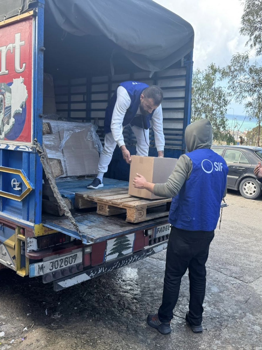 SIF_ONG's tweet photo. Urgence Liban : la solidarité s'étend 🇱🇧📦

Le #SIF déploie l'aide alimentaire dans 4 nouvelles localités : Jiyeh, Wardaniyeh, Ketermaya et Dmit. Près de 500 familles déplacées reçoivent des colis de denrées sèches pour faire face à la précarité. https://t.co/EII1wA4Ryt